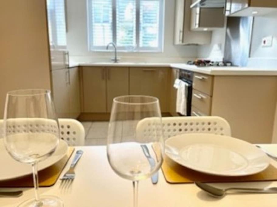 Modern Town House In Cotswolds - 3 Double Bedrooms Witney Kültér fotó
