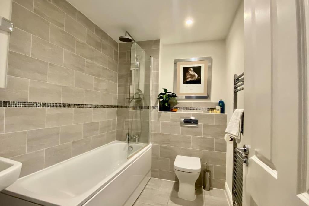 Modern Town House In Cotswolds - 3 Double Bedrooms Witney Kültér fotó