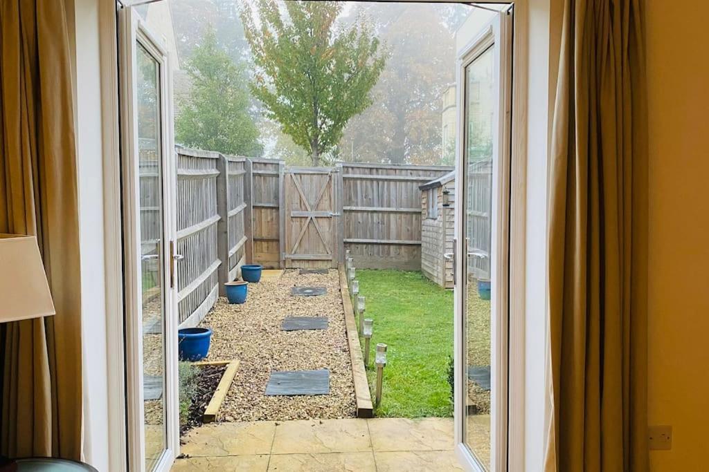 Modern Town House In Cotswolds - 3 Double Bedrooms Witney Kültér fotó