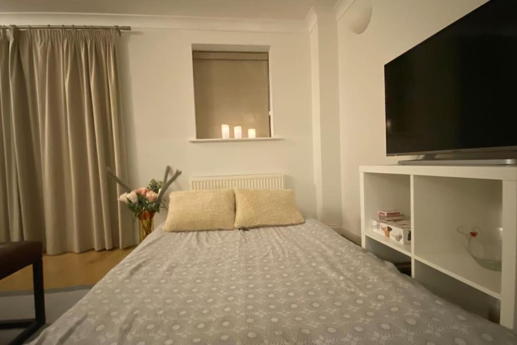 Modern Town House In Cotswolds - 3 Double Bedrooms Witney Kültér fotó