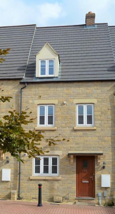 Modern Town House In Cotswolds - 3 Double Bedrooms Witney Kültér fotó