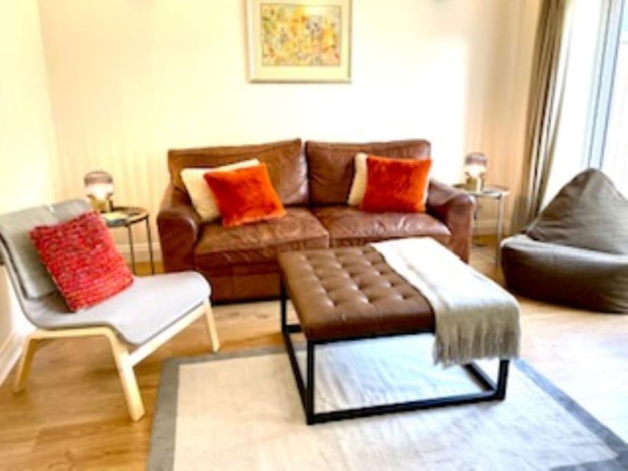 Modern Town House In Cotswolds - 3 Double Bedrooms Witney Kültér fotó