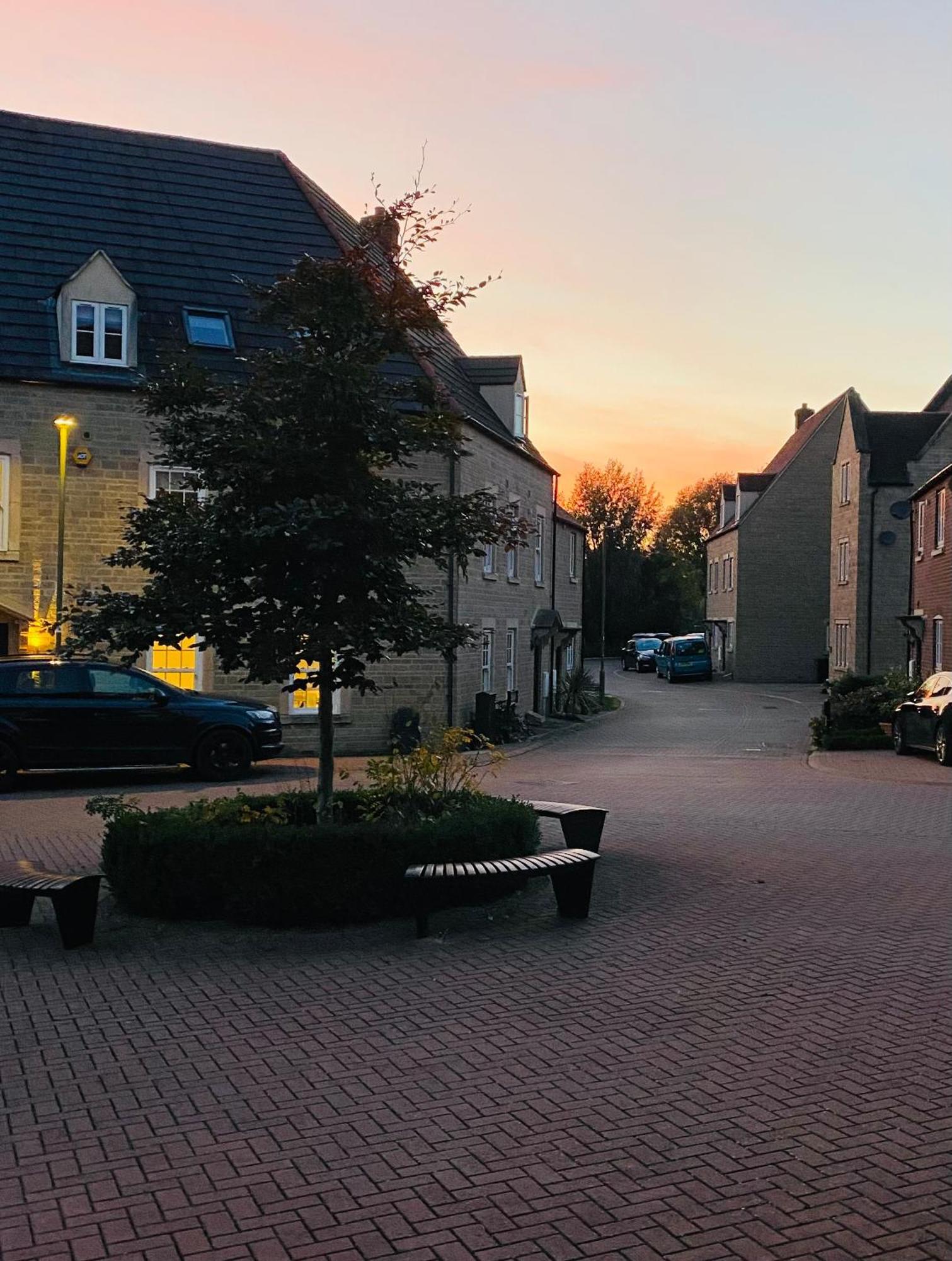 Modern Town House In Cotswolds - 3 Double Bedrooms Witney Kültér fotó